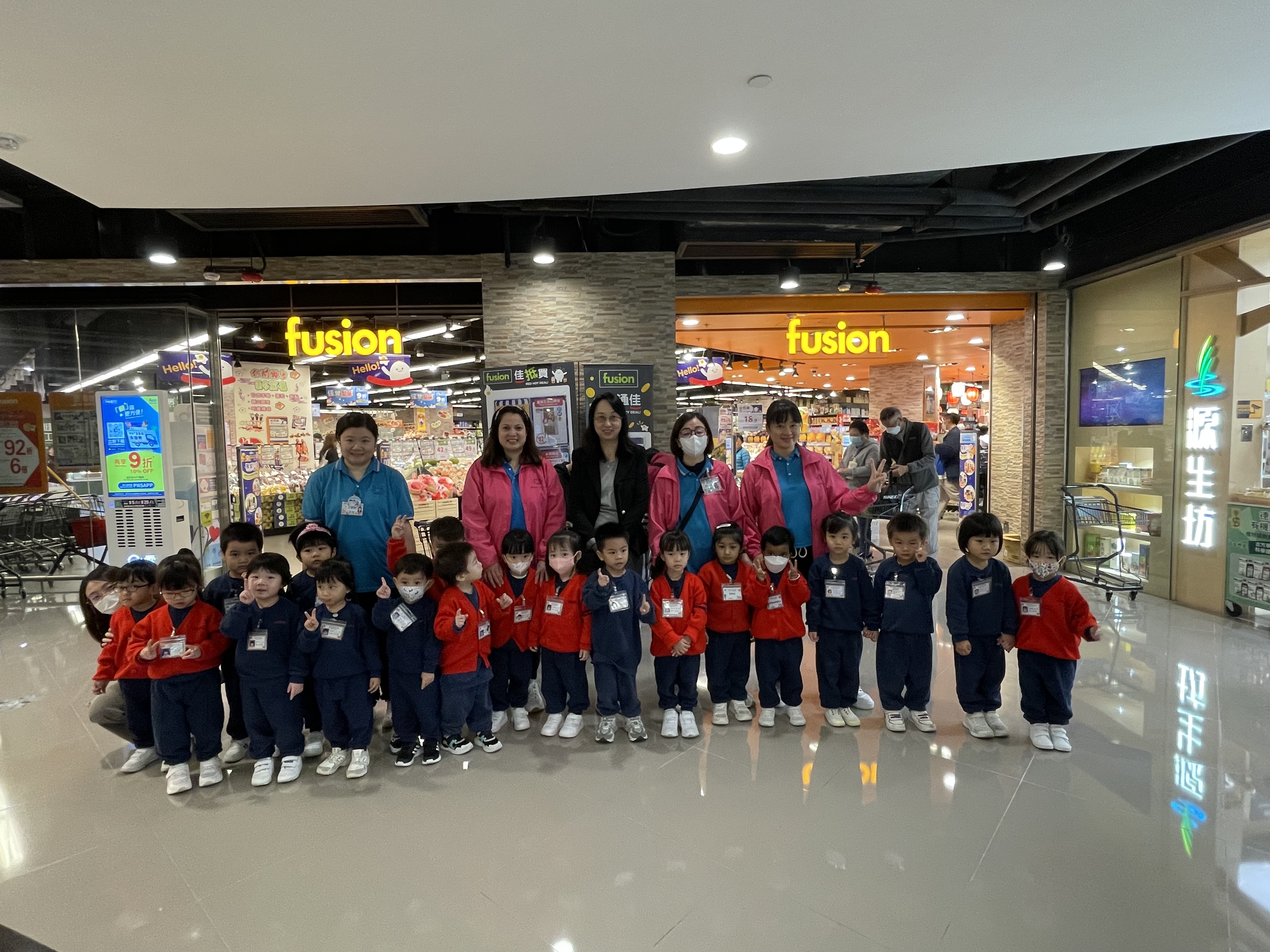 K1參觀超級市場